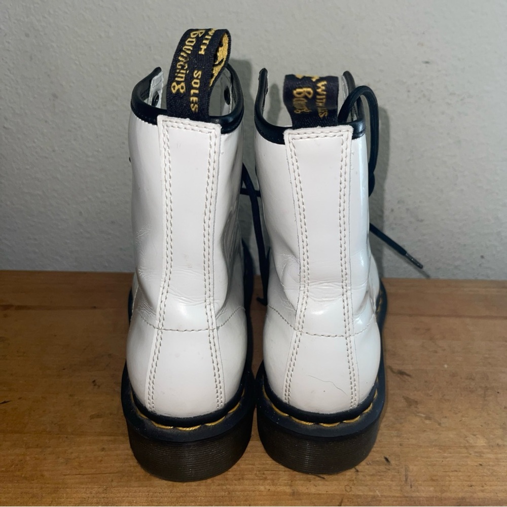 Dr. Martens 1460 Smooth Leather White Lace Up 8 Eye Women’s Boots 11821 Sz 6 - Picture 8 of 9